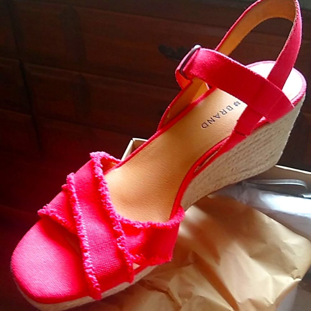 Brand New Lucky Sandals.,pretty and simple
